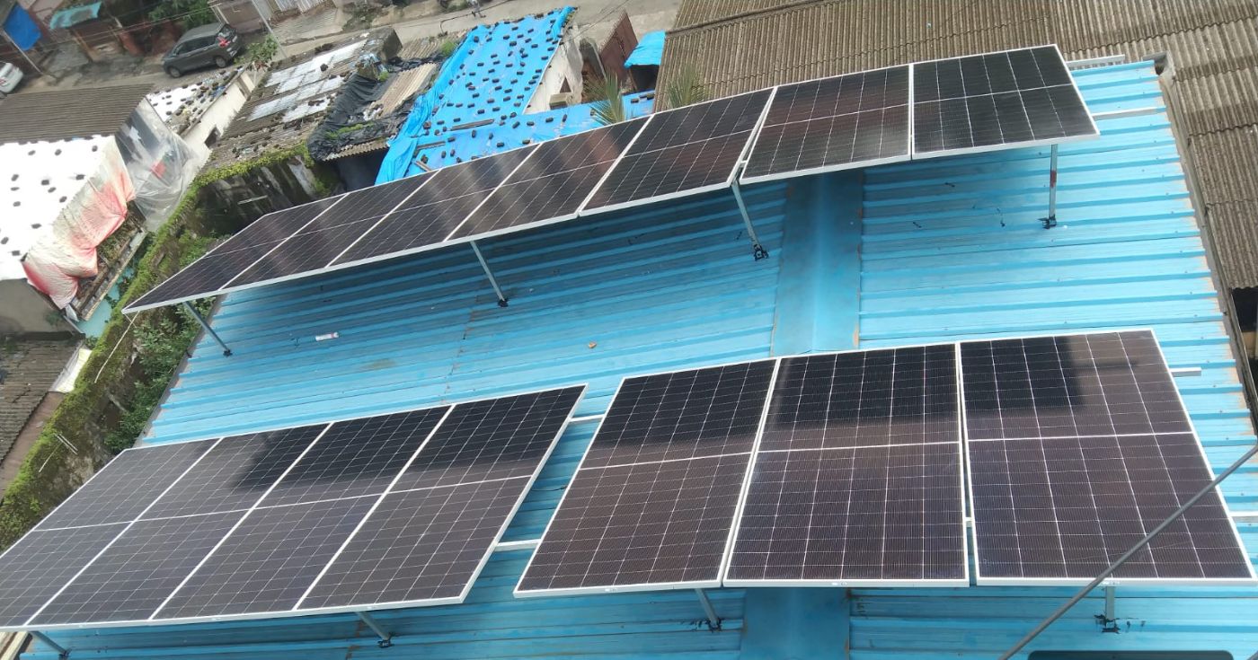 Metal-sheet roof, Ulhasnagar: rooftop solar by Spacefire Corp